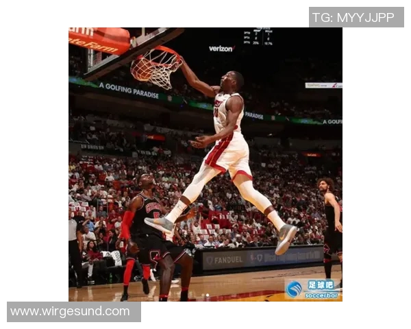 足球明星们的篮球梦想谁能在空中扣篮展现风采的精彩瞬间